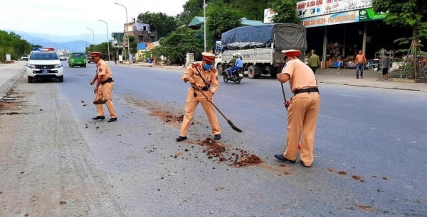 Quảng Ninh: Công an TP Hạ Long xây dựng người CSGT-TT chuyên nghiệp, thân thiện, nhân văn vì nhân dân phục vụ
