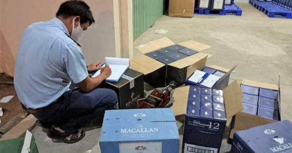 Bình Thuận: Tạm giữ lô hàng 1.500 chai rượu ngoại không rõ nguồn gốc