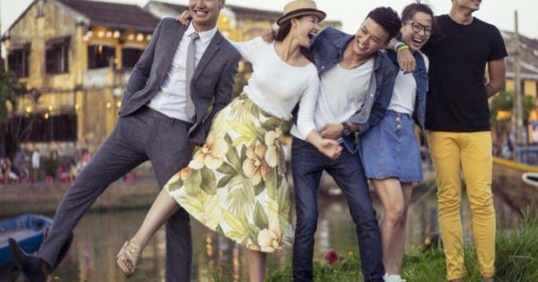 Lã Thanh Huyền được 4 diễn viên điển trai theo đuổi trong "Zippo, mù tạt và em"