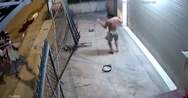 "Cẩu tặc" cầm vũ khí uy hiếp chủ nhà