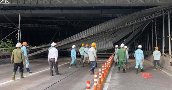 Sập giàn giáo trước hầm Thủ Thiêm, giao thông ùn tắc cục bộ