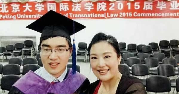Chuyện cảm động về người mẹ nuôi con bại não hoàn thành "giấc mơ Harvard" Chuyện cảm động về người mẹ nuôi con bại não hoàn thành "giấc mơ Harvard"
