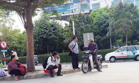 Xe ôm “lộng hành” ở sân bay: Đừng để “cha chung” không ai khóc