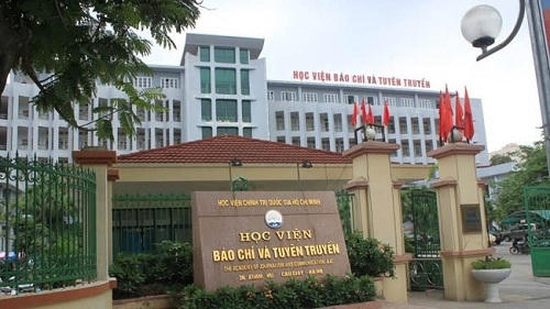 Nhiều sinh viên báo chí nguy cơ bị "treo" bằng tốt nghiệp Nhiều sinh viên báo chí nguy cơ bị "treo" bằng tốt nghiệp