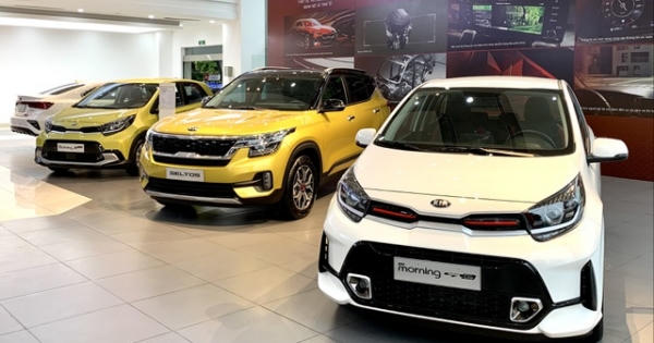 Mua ô tô gần Tết: Khách mòn mỏi chờ xe, sẵn sàng chịu đắt hơn 50 triệu đồng Mua ô tô gần Tết: Khách mòn mỏi chờ xe, sẵn sàng chịu đắt hơn 50 triệu đồng