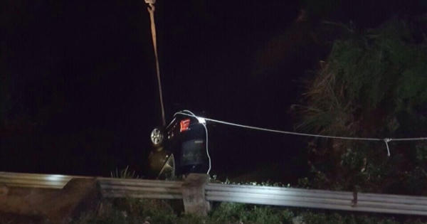 Hà Nam: Xe ô tô con nghi mất lái, lao xuống trạm bơm, 2 người tử vong Hà Nam: Xe ô tô con nghi mất lái, lao xuống trạm bơm, 2 người tử vong