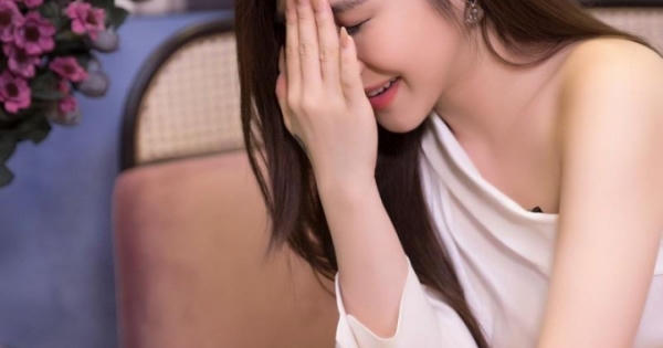 Hương Tràm lên tiếng trước tin đồn 'sang Mỹ sinh con' Hương Tràm lên tiếng trước tin đồn 'sang Mỹ sinh con'