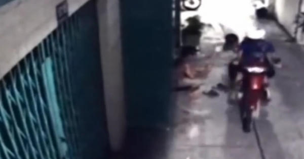 "Bay" ngay chiếc điện thoại khi đang ngồi cửa lướt web