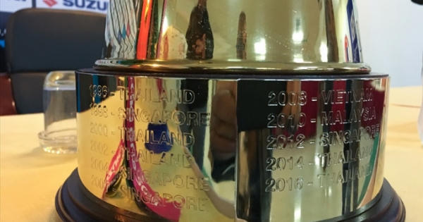 Cận cảnh chiếc cúp vô địch AFF Cup 2018 đã khắc tên Việt Nam