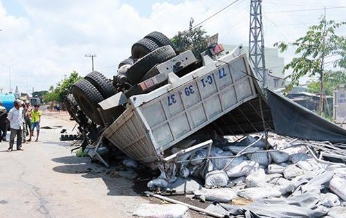 Tai nạn thảm khốc tại Gia Lai: Ai chịu trách nhiệm? Tai nạn thảm khốc tại Gia Lai: Ai chịu trách nhiệm?