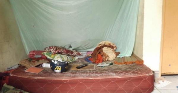 Đang nằm ngủ, người phụ nữ bị kẻ lạ mặt lao vào hiếp dâm