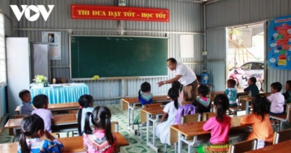 Bản lĩnh giáo viên vùng cao vượt qua khó khăn, bám nghề “gieo chữ”