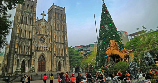 Mùa Giáng sinh hiện hữu khắp ngõ phố Hà Nội