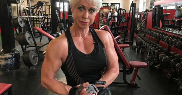 Cụ bà 68 tuổi với thân hình siêu mẫu "gây bão" cộng đồng mạng