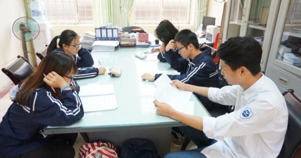 Điểm chuẩn vào 7 hệ chuyên của trường THPT Chuyên Ngoại ngữ Điểm chuẩn vào 7 hệ chuyên của trường THPT Chuyên Ngoại ngữ