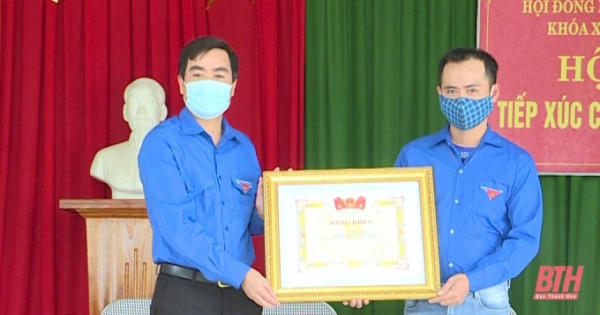 Thanh Hóa: Trao tặng bằng khen cho thanh niên nhặt được 400 triệu trả lại cho người bị mất
