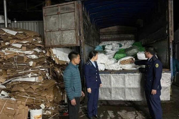 Quảng Ninh: Phát hiện, tiêu hủy hơn 3,8 tấn thực phẩm không rõ nguồn gốc