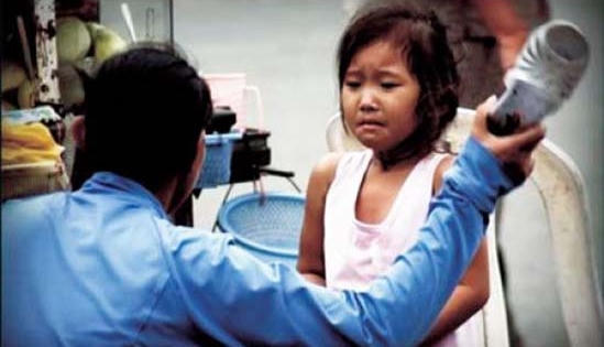 Bạo hành trẻ vì… 'yêu'?