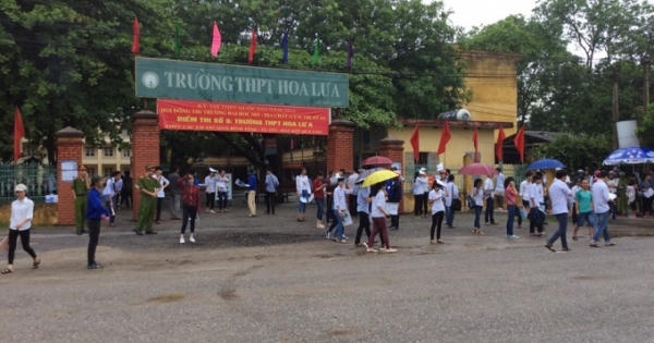 Ninh Bình: Hơn 9.000 thí sinh đội mưa làm thủ tục dự thi