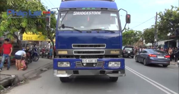 Bình Dương: Va chạm với xe tải, cô gái tử vong tại chỗ