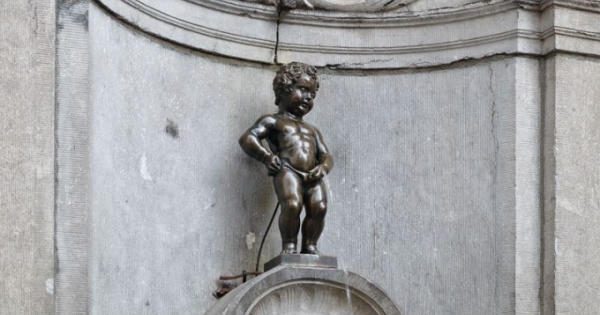 Chuyện thú vị xung quanh tượng cậu bé đứng 'tè' ở Bỉ