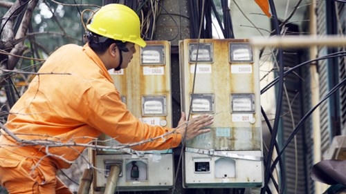 Phía sau cái vỗ vai dân của "nhà đèn": Này, tiền điện nhà anh sắp tăng đấy!