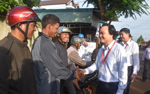 Bộ trưởng Phùng Xuân Nhạ vào Tây Nguyên "thị sát' các điểm thi
