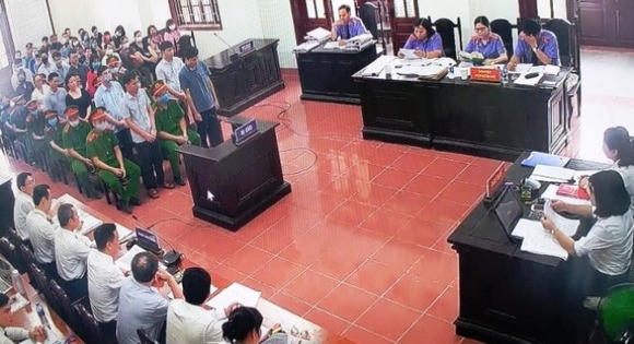 Tiền bẩn đâm toạc lương tâm