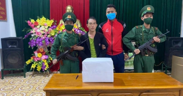 Nổ súng AK, bắt cán bộ y tế đang cắt rừng cùng lô “hàng trắng” khủng