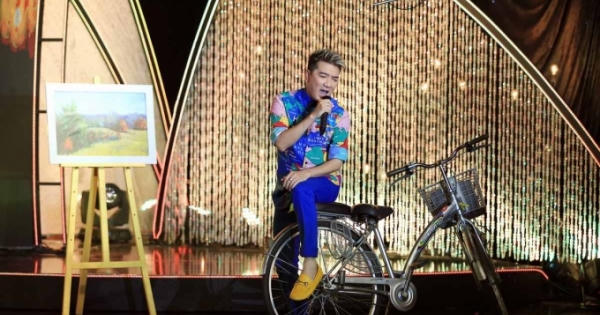 Sol Vàng tháng 5: Đàm Vĩnh Hưng "chơi trội" đi xe đạp hát Lời tỏ tình mùa xuân Sol Vàng tháng 5: Đàm Vĩnh Hưng "chơi trội" đi xe đạp hát Lời tỏ tình mùa xuân