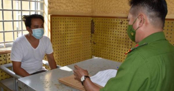 Chém đứt bàn tay đồng nghiệp bằng dao tự chế