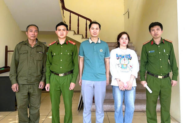 Hỗ trợ người dân trả lại gần 1 tỷ đồng do chuyển khoản nhầm