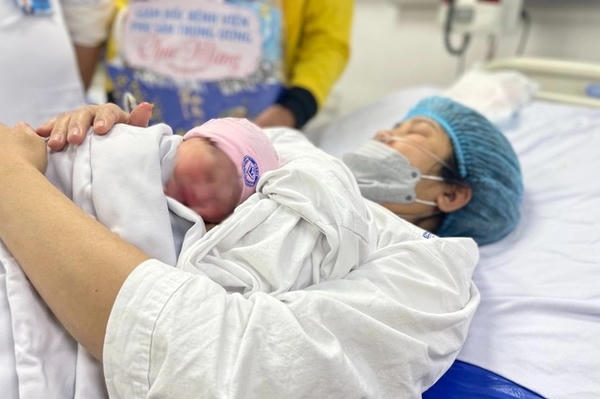 Từ 1/7: Mẹ sinh con thứ 2 được nghỉ 7 tháng