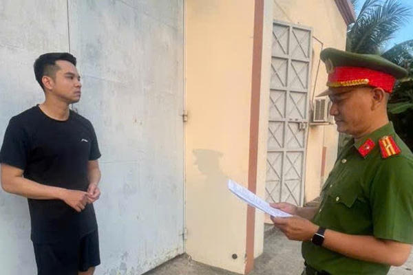 Bắt tạm giam đối tượng giết người bỏ trốn sau thời gian dài truy nã