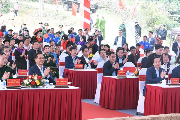 Phó Thủ tướng Bùi Thanh Sơn dự lễ khởi công Trường phổ thông nội trú liên cấp Xuân Trường tại Cao Bằng Phó Thủ tướng Bùi Thanh Sơn dự lễ khởi công Trường phổ thông nội trú liên cấp Xuân Trường tại Cao Bằng