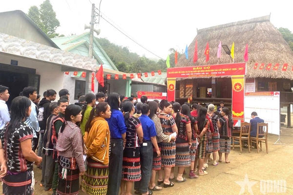 Ngày hội non sông: Hàng triệu cử tri gửi gắm niềm tin qua từng lá phiếu Ngày hội non sông: Hàng triệu cử tri gửi gắm niềm tin qua từng lá phiếu