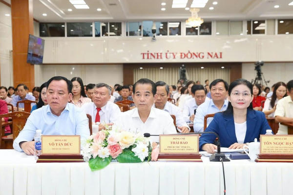 Đồng Nai triển khai chuyên đề năm 2026 về học tập và làm theo tư tưởng, đạo đức, phong cách Hồ Chí Minh Đồng Nai triển khai chuyên đề năm 2026 về học tập và làm theo tư tưởng, đạo đức, phong cách Hồ Chí Minh