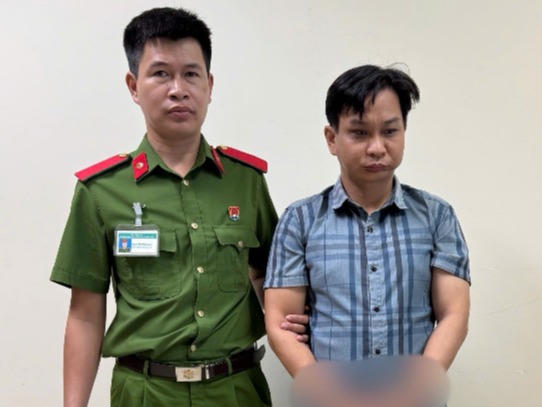 Cần Thơ: Bắt giữ đối tượng sử dụng giấy tờ giả lừa đảo chiếm đoạt gần 3 tỷ đồng
Cần Thơ: Bắt giữ đối tượng sử dụng giấy tờ giả lừa đảo chiếm đoạt gần 3 tỷ đồng