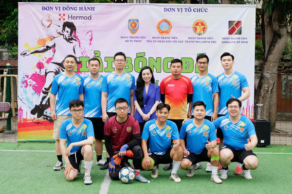 Giải bóng đá Mùa Xuân lần thứ VIII diễn ra sôi nổi và thành công