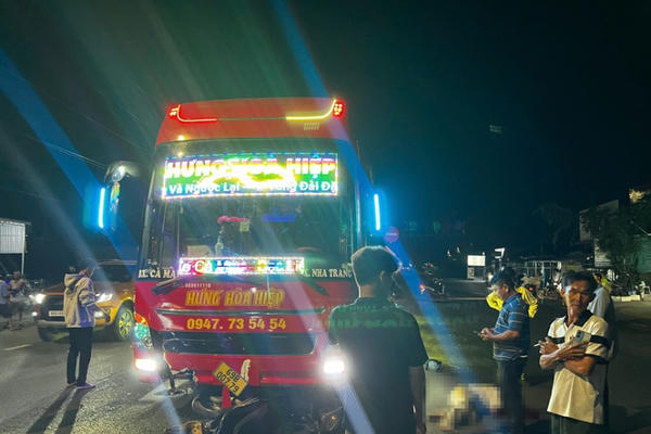 Lâm Đồng: Hai vợ chồng tử vong dưới gầm xe khách Lâm Đồng: Hai vợ chồng tử vong dưới gầm xe khách