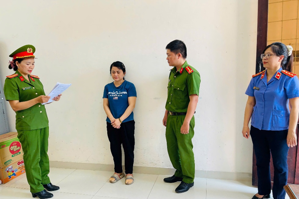 Khởi tố người phụ nữ lập hụi khống, chiếm đoạt hơn 14 tỷ đồng Khởi tố người phụ nữ lập hụi khống, chiếm đoạt hơn 14 tỷ đồng