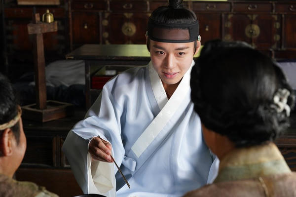 Hiện tượng phòng vé Hàn Quốc ‘Dưới bóng Điện Hạ’ chuẩn bị ra rạp Việt - Góc điện ảnh #139