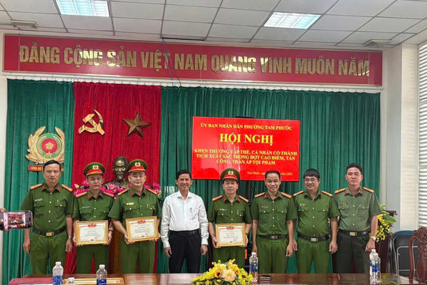 Công an phường Tam Phước khen thưởng nhiều tập thể, cá nhân xuất sắc trong cao điểm bảo đảm ANTT dịp Tết