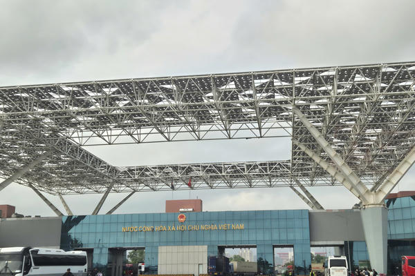 Bắc Luân 2 tăng tốc thông quan, đón dòng khách lớn, thủ tục xuất nhập cảnh thông suốt