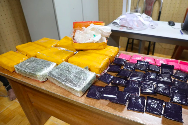 Đang giao dịch mua bán 60.000 viên hồng phiến bị lực lượng chức năng bắt giữ