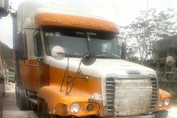 Tài xế container gây tai nạn chết người rồi bỏ trốn trong đêm