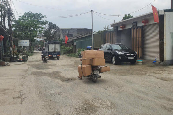 Nghệ An: Đường Cao Xuân Huy xuống cấp nghiêm trọng, người dân khổ sở, chính quyền thì... chờ vốn Nghệ An: Đường Cao Xuân Huy xuống cấp nghiêm trọng, người dân khổ sở, chính quyền thì... chờ vốn