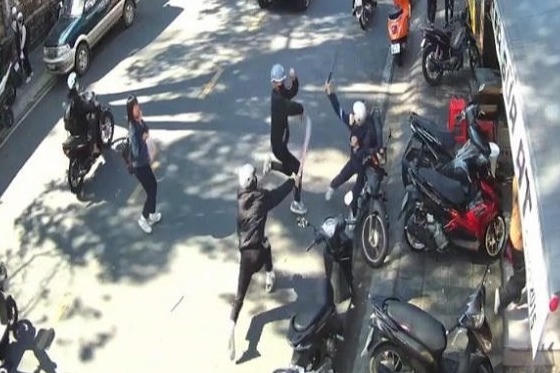 Khởi tố vụ án "Gây rối trật tự công cộng" vụ học sinh đánh nhau do mâu thuẫn cá nhân Khởi tố vụ án "Gây rối trật tự công cộng" vụ học sinh đánh nhau do mâu thuẫn cá nhân