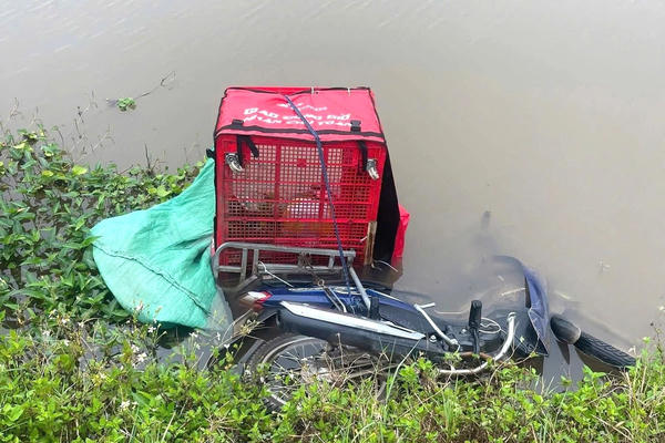 Điều tra vụ nam shipper tử vong dưới mương nước ở Ninh Bình Điều tra vụ nam shipper tử vong dưới mương nước ở Ninh Bình