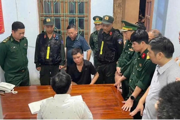 Bắt kẻ đoạt mạng tài xế taxi, xả súng tự chế làm mẹ vợ tử vong, bố vợ bị thương nặng